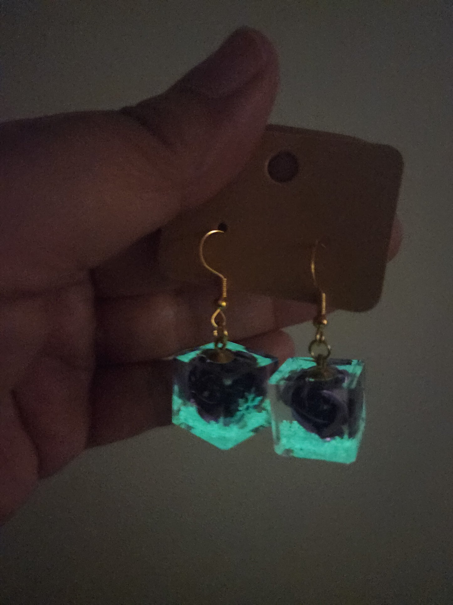 Luminous rose earrings