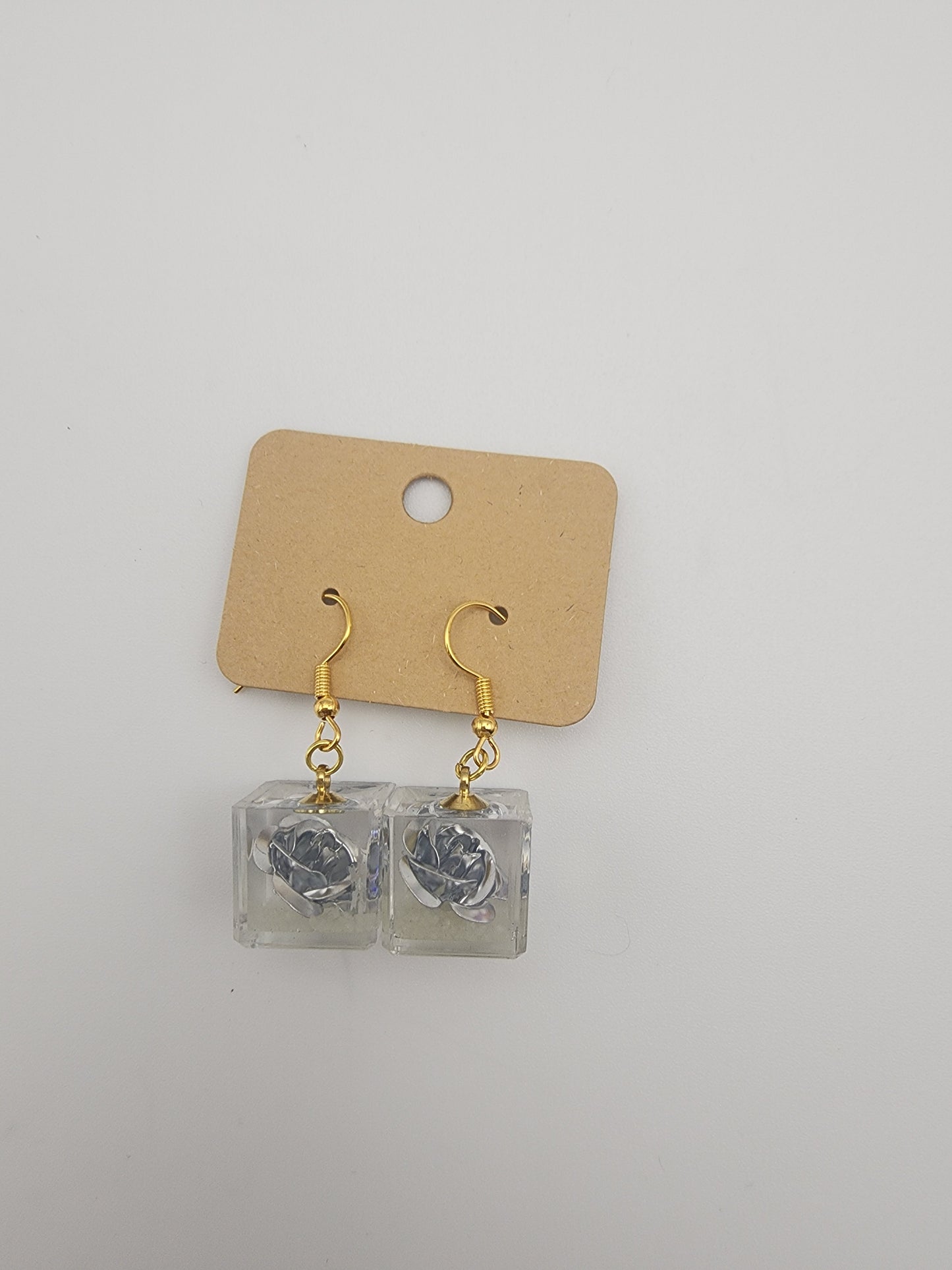 Luminous rose earrings